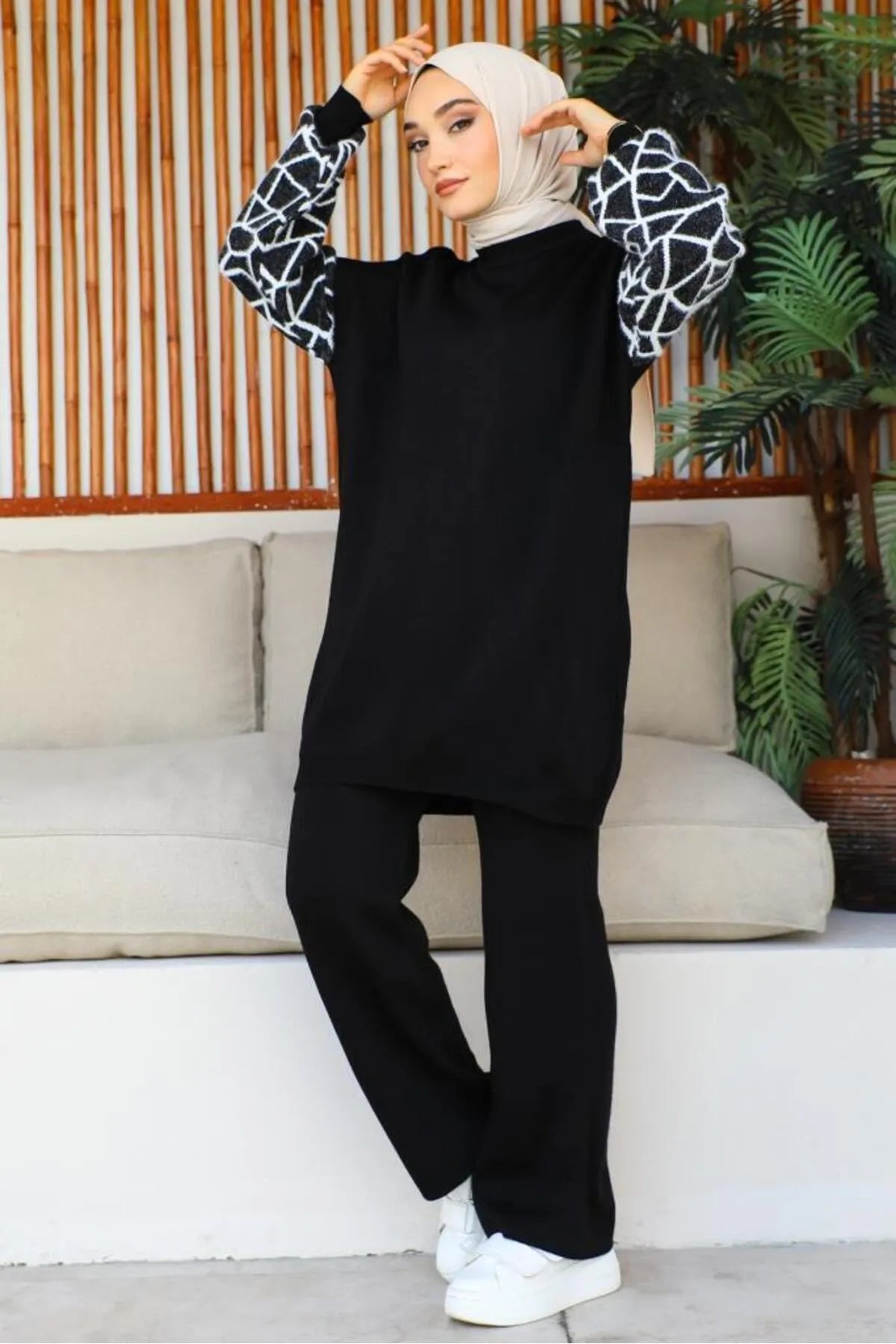 Winter Fleece Fabric Graffe Printed Long Sleeves 2 Pieces Co-Ord Sets For Women